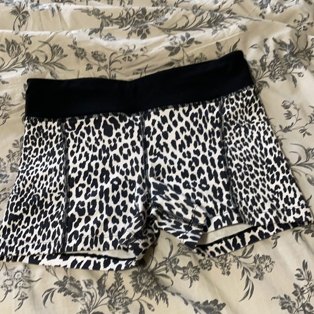 Lorna Jane Shorts Animal Print Sz S